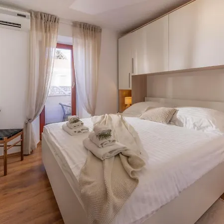 Apartment Mirjana New Mali Losinj Exterior photo